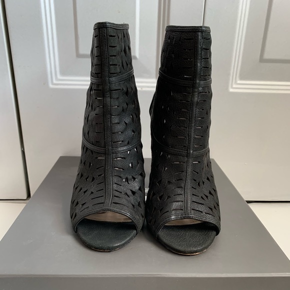 Cutout peekaboo heels - Picture 4 of 5